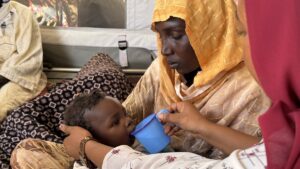 A child is provided with water by an MSF nurse, in Tawila Umda health post, North Darfur, Sudan, April 20, 2025. (Photo courtesy: MSF)