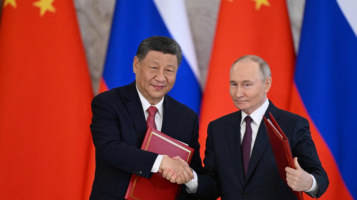 Russian President Vladimir Putin and his Chinese counterpart Xi Jinping shake hands at the Kremlin, Moscow, Russia, May 8, 2025. (AFP Photo)