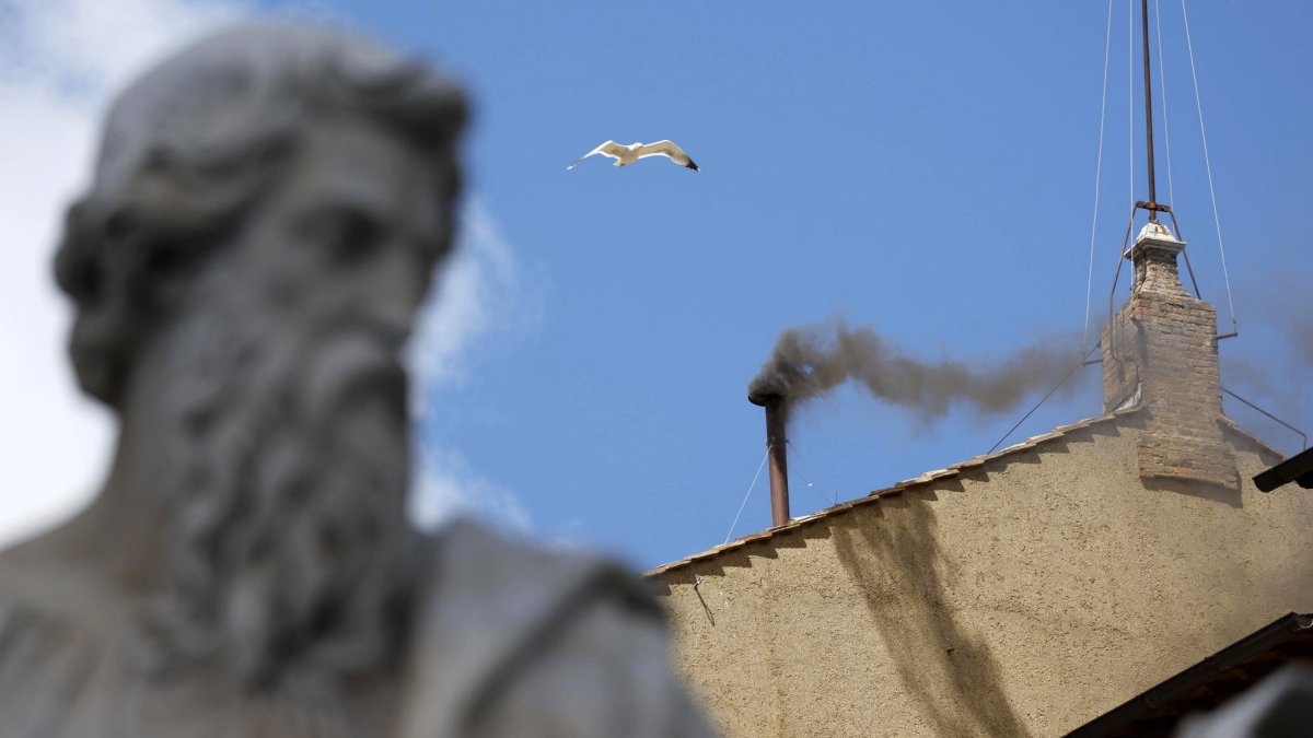 Black smoke comes out of the chimney atop the Sistine Chapel next to St. Peter's Basilica on the second day of the conclave to elect a new pope in Vatican City, May 8, 2025. (EPA Photo)