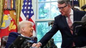 U.S. President Donald Trump (L) shakes hands with Britain's ambassador to the U.S., Peter Mandelson, after announcing a trade deal with the U.K., Washington, D.C., U.S., May 8, 2025. (Reuters Photo)