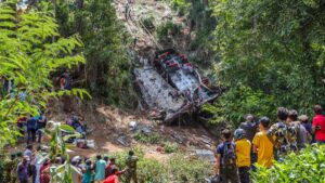 People gather at the bus accident site in the central hilly region of Kotmale, Sri Lanka, May 11, 2025. (AFP Photo)