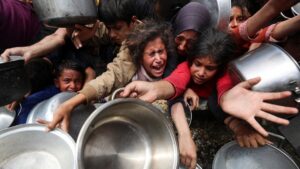 Palestinians wait to receive food at a charity kitchen, in Jabalia, northern Gaza Strip, Palestine, May 14, 2025. (Retuers Photo)