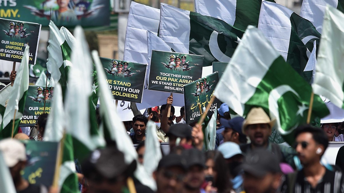 Pakistani university students hold placards and wave national flags during a rally to show solidarity with the Pakistani armed forces, in Karachi, Pakistan, May 15, 2025. (EPA Photo)