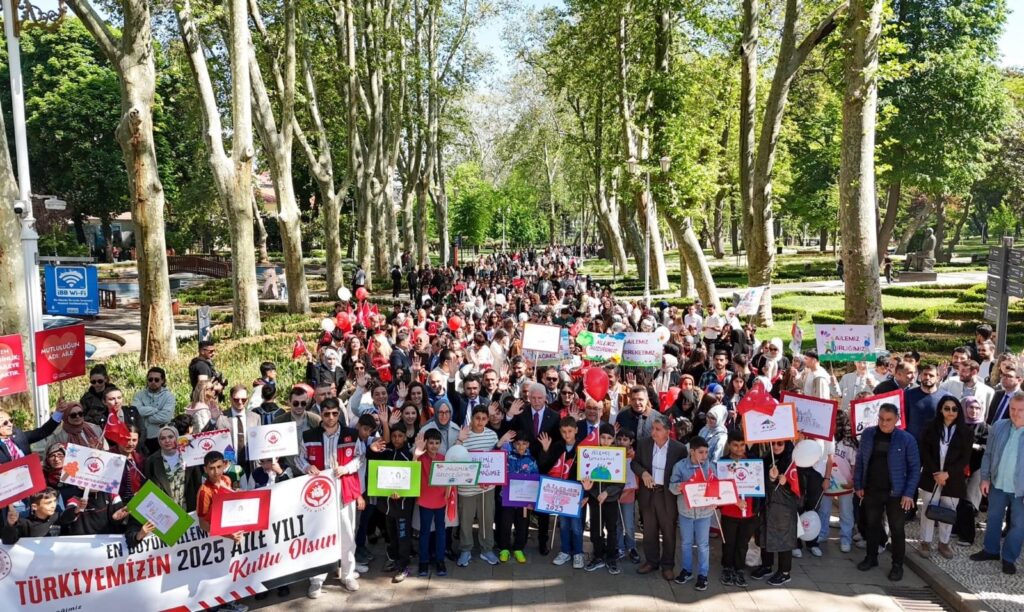 People attend the Family Day Parade in Ankara, Türkiye, May 15, 2025. (DHA Photo)