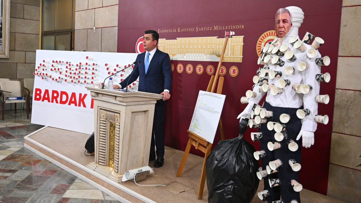Lawmaker Osman Gökçek speaks at a news conference next to a mannequin and a sign made of paper cups, Ankara, Türkiye, May 8, 2025. (AA Photo)