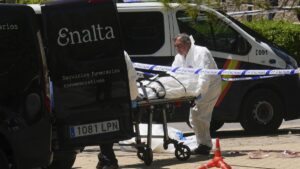 The body of Ukrainian Andrey Portnov, who was an aide to former Ukrainian president Viktor Yanukovich, is removed in the suburb of Pozuelo de Alarcon, Madrid, Spain, 21 May 2025. (EPA Photo)