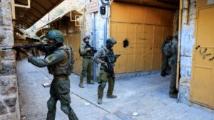 Israeli troops stand guard during a weekly settlers' tour in Hebron, West Bank, Palestine, May 24, 2025. (Reuters Photo)