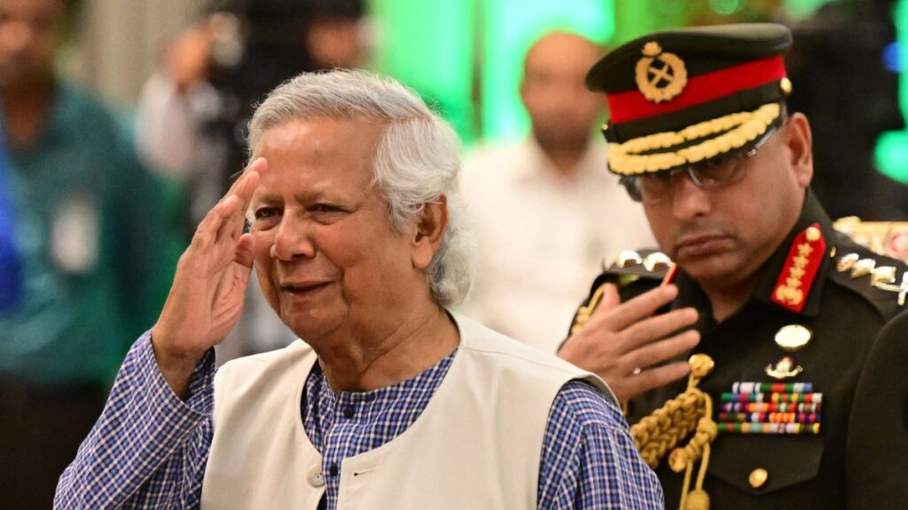 Nobel Peace Prize winner Muhammad Yunus (L) is sworn into office to lead Bangladesh's interim government as its chief adviser, days after a student-led uprising ended the 15-year rule of Sheikh Hasina, Dhaka, Bangladesh, Aug. 8, 2024. (AFP Photo)