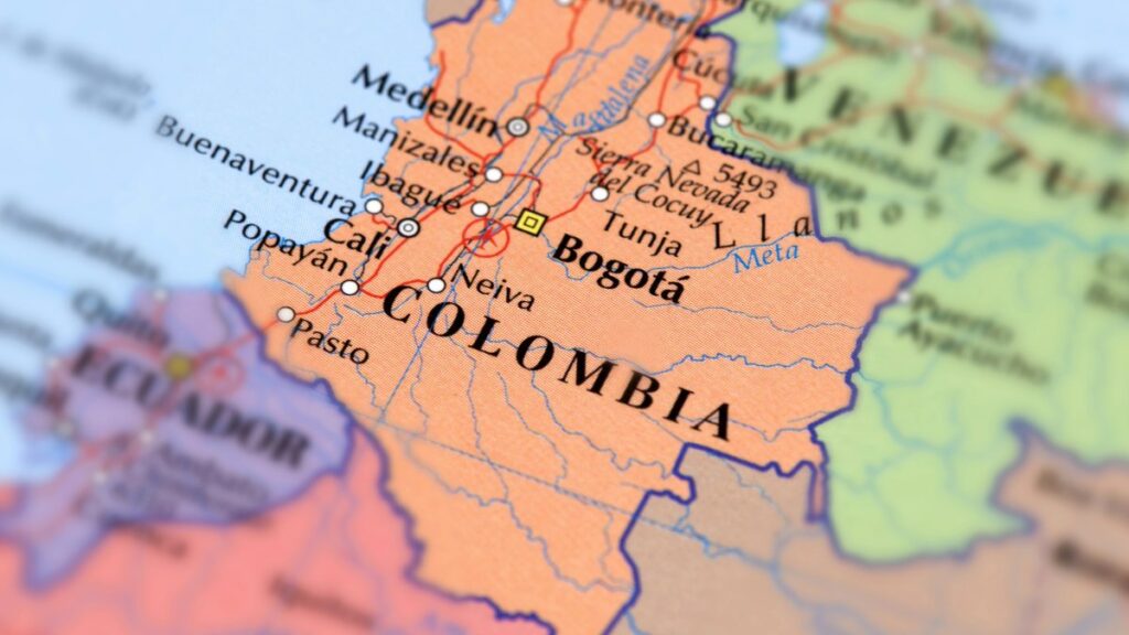 The bus driver lost control of the vehicle as it carried 26 passengers from Tolima to Quindio.