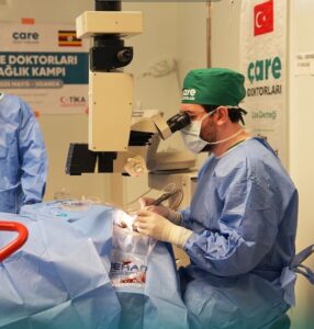 A Turkish doctor performs surgery during a health camp organized by the Turkish Cooperation and Coordination Agency (TIKA), Yumbe region, Uganda, May 26, 2025. (IHA Photo)