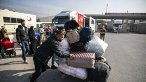 Syrian families arrive at the Cilvegözü border gate to cross into Syria from Türkiye, near Antakya, Türkiye, Dec. 10, 2024. (AP Photo)