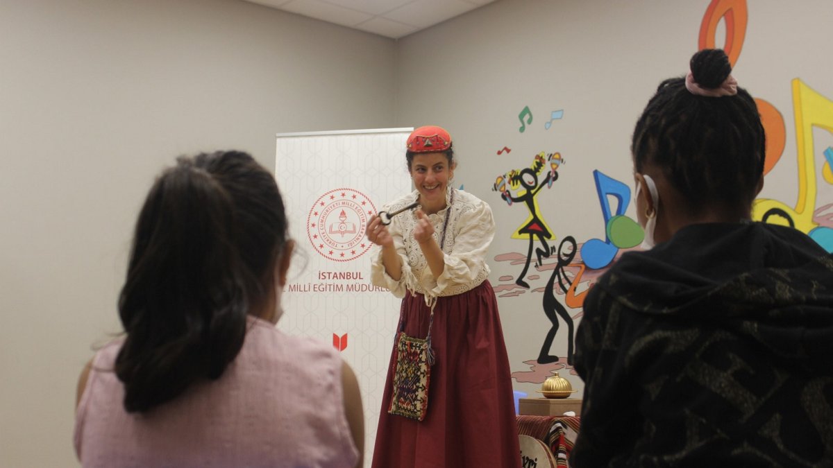 A teacher from the Istanbul Fairy Tale School explains a story to young patients during a Masalhane session, Istanbul, Türkiye, May 22, 2025. (AA Photo)