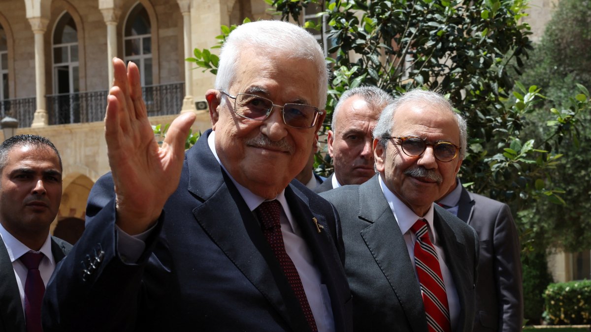 Lebanese Prime Minister Nawaf Salam (R) meets with Palestinian President Mahmoud Abbas, Beirut, Lebanon, May 22, 2025. (Reuters Photo)