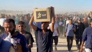 Displaced Palestinians carrying relief supplies from the Gaza Humanitarian Foundation (GHF) in Rafah, southern Gaza Strip, Palestine, May 29, 2025. (AFP Photo)