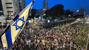 Demonstrators take part in a protest against Israeli Prime Minister Benjamin Netanyahu's government and to demand the release of Israeli captives in Gaza, Tel Aviv, Israel, May 31, 2025. (Reuters Photo)