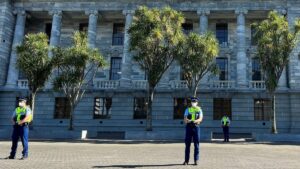 Police stand guard near New Zealand Parliament in Wellington, New Zealand, Aug. 23, 2022. (Reuters Photo)