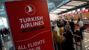 Passengers wearing protective face masks line up to check in for a flight to Washington, D.C. at Istanbul Airport, during the first day of resumed Turkish Airlines flights to the U.S. amid the COVID-19 outbreak, Istanbul, Türkiye, June 19, 2020. (Reuters Photo)