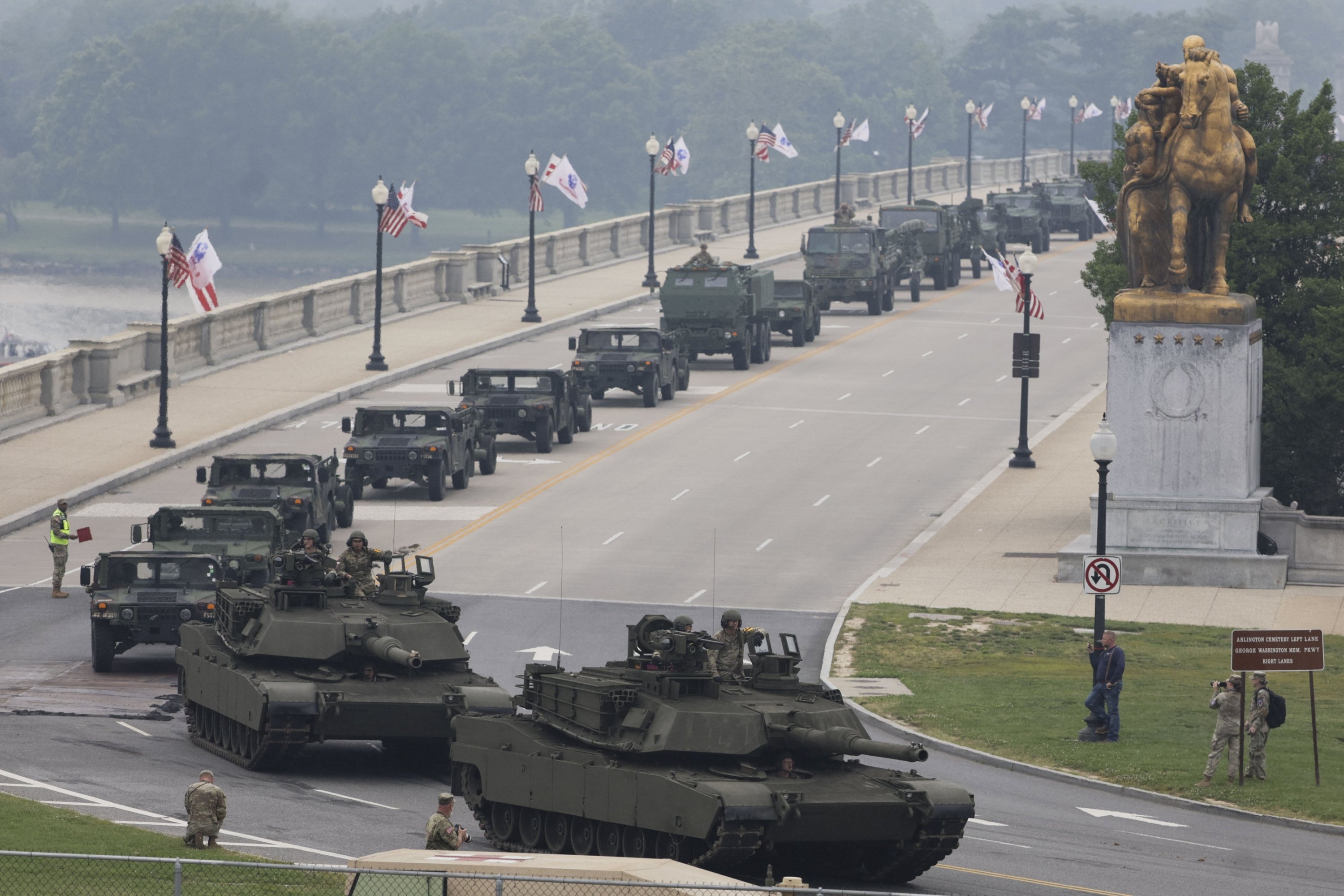 387045 U.S. military vehicles drive over the Memorial Bridge during a military parade commemorating the 250th anniversary of the Army in Washington, D.C., U.S., June 14, 2025. (EPA Photo)