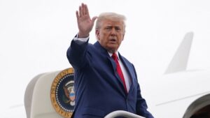 U.S. President Donald Trump waves as he boards Air Force One in Morristown, New Jersey, U.S., June 8, 2025. (Reuters Photo)