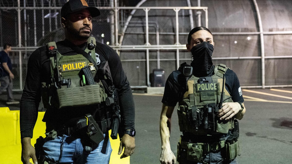 U.S. Immigration and Customs Enforcement (ICE) agents guard outside Delaney Hall, a migrant detention facility, in Newark, New Jersey, U.S., June 12, 2025. (AFP Photo)