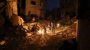 Palestinians gather in wait for the arrival of trucks carrying humanitarian aid near Jabalia, in the northern Gaza Strip, June 15, 2025. (AFP Photo)