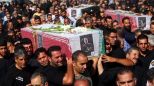Mourners carry the coffins of people killed in Israeli attacks, Hamedan, Iran, June 16, 2025. (AFP Photo)