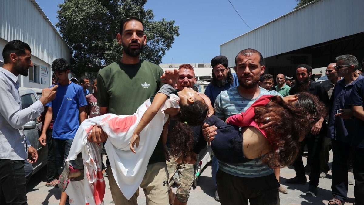 Relatives carry the bodies of two girls, as they leave Al-Shifa Hospital, after Palestinians were killed by an Israeli strike on a tent encampment sheltering displaced people, in Gaza City, June 19, 2025. (Reuters Photo)