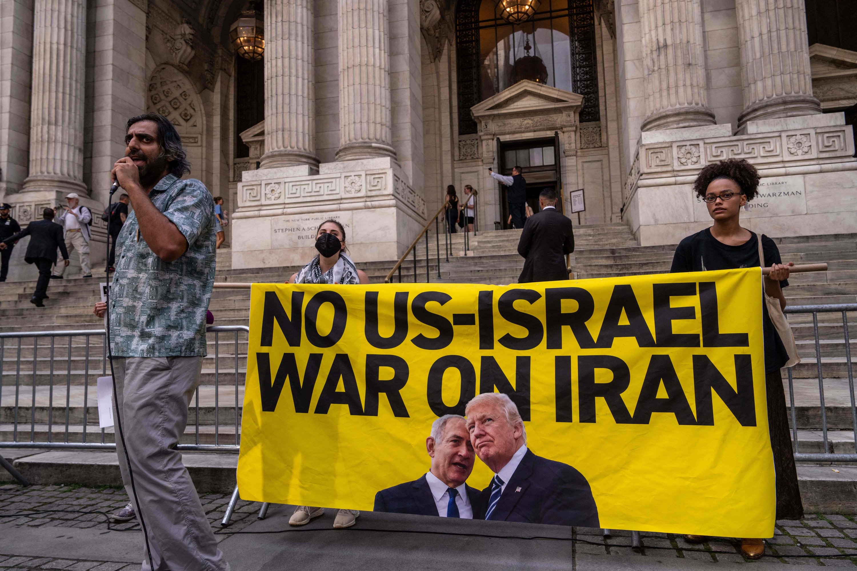 388035 People attend a rally calling for the Trump administration not to go to war with Iran, New York City, U.S., June 18, 2025. (AFP Photo)
