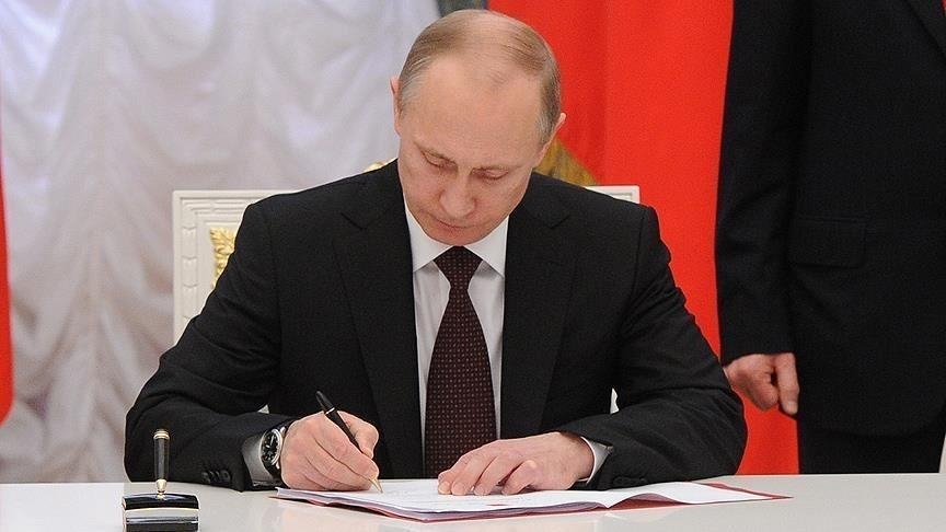 Russian president signs bills on contractual participation of citizens in military