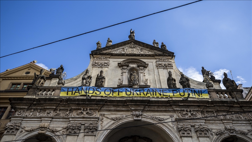 Thousands of demonstrators protest ruling 5-party coalition gov't in Czechia