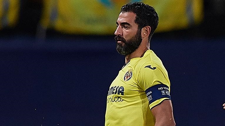 Raul Albiol extends contract with Villarreal for another season