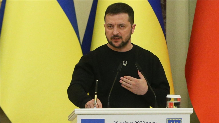 Ukrainian, French presidents discuss peace formula, defense support