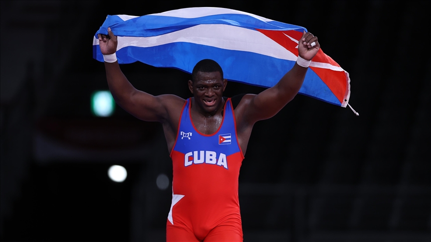 Olympic wrestling champion Lopez confirms comeback