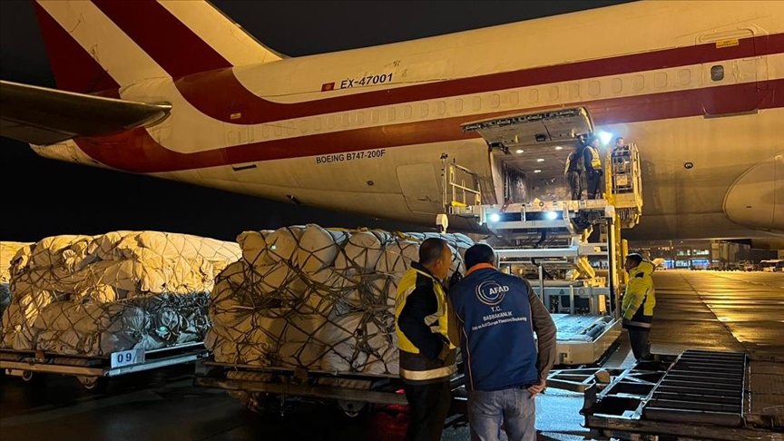 Pakistani planes carrying tents for quake victims arrive in southern Türkiye
