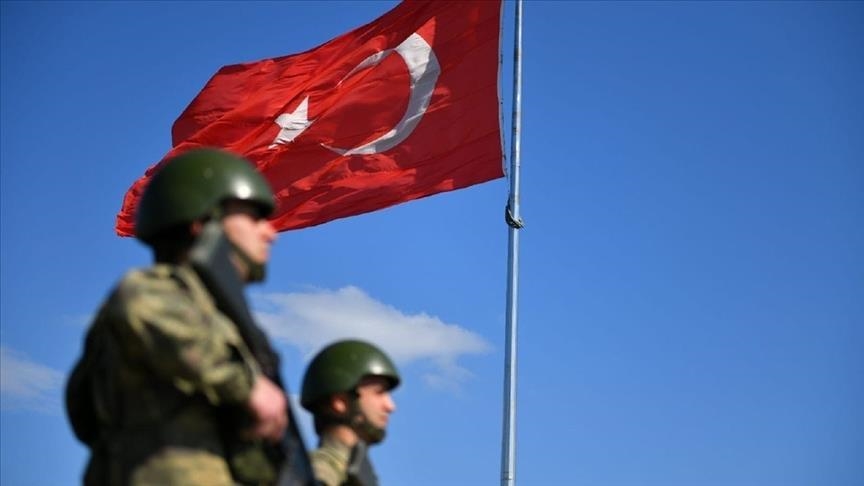 Turkish forces nab 8 terror suspects fleeing to Greece