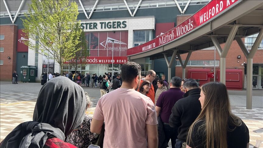 Turks flock to polling stations in 4 UK cities to vote in Türkiye’s May 14 elections