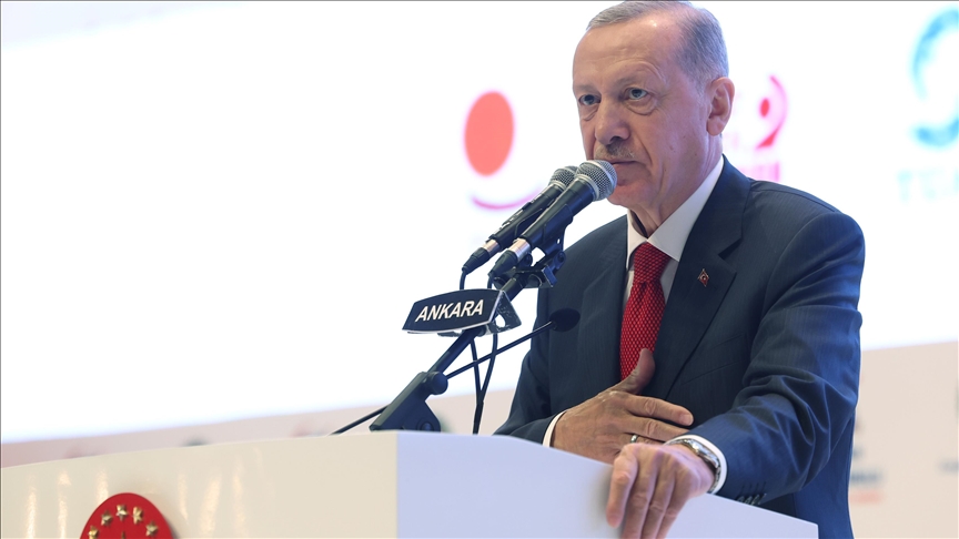 Turkish president announces wage raises for civil servants