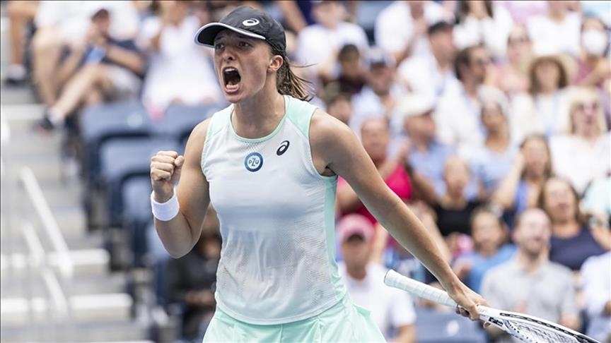 Top seed Swiatek moves to Wimbledon quarterfinals after beating Belinda Bencic