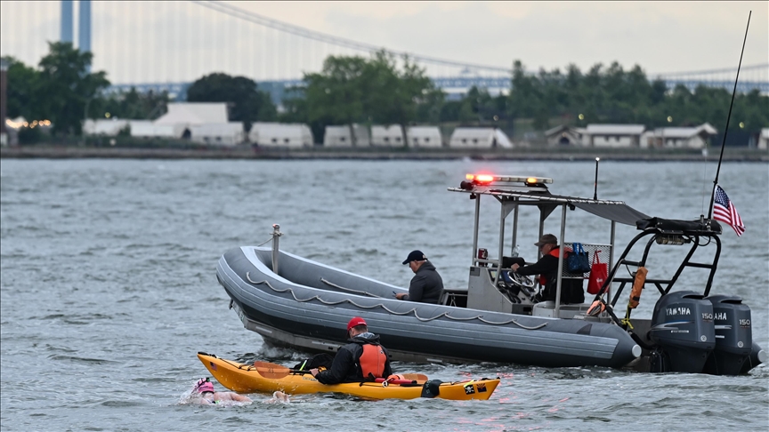 Türkiye's Bengisu Avci swims around Manhattan Island for 9 hours