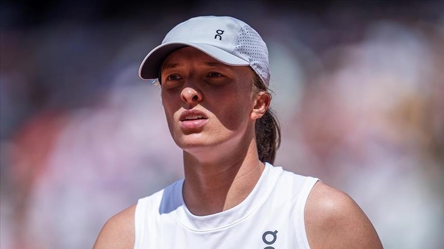 Top-ranked Swiatek beats Muchova to win French Open women's title