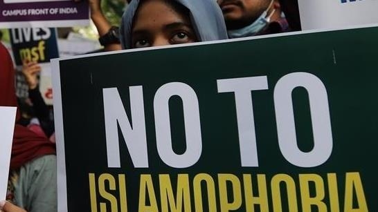 Mainstream media encourages hostility towards Islam and Muslims in pursuit of profit: Expert