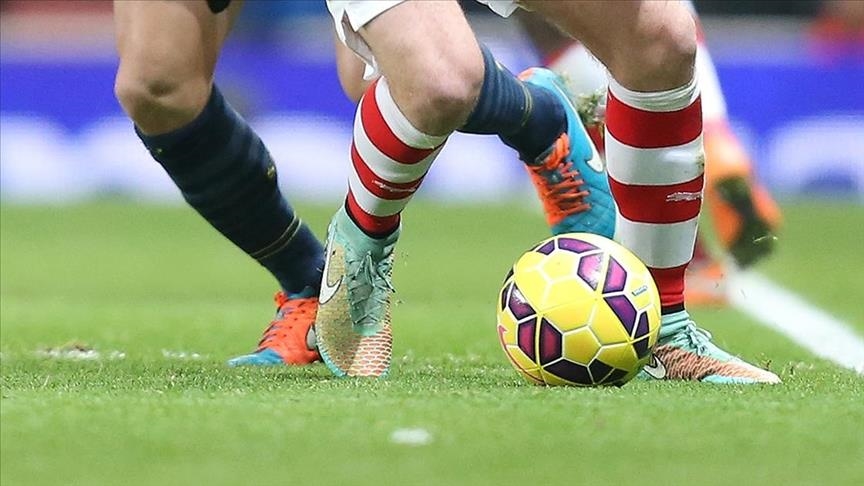 Arsenal target Chelsea in Tuesday's London derby, need win to grip on title race