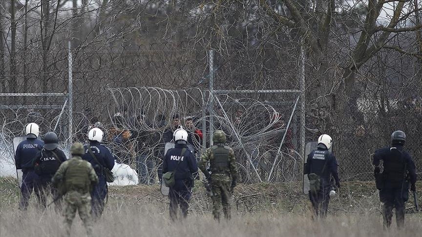 Türkiye forces block group of 40 migrants attempted to be sent by Greece