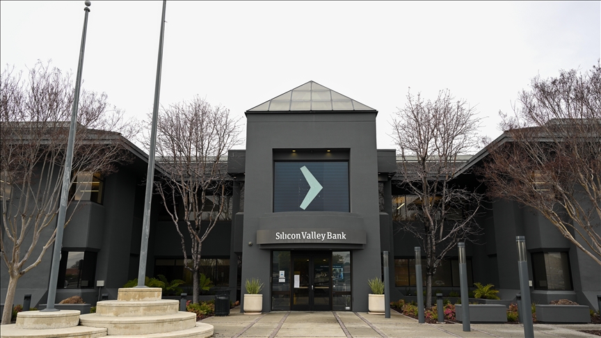 Moody's lowers rating of Silicon Valley Bank amid sudden demise