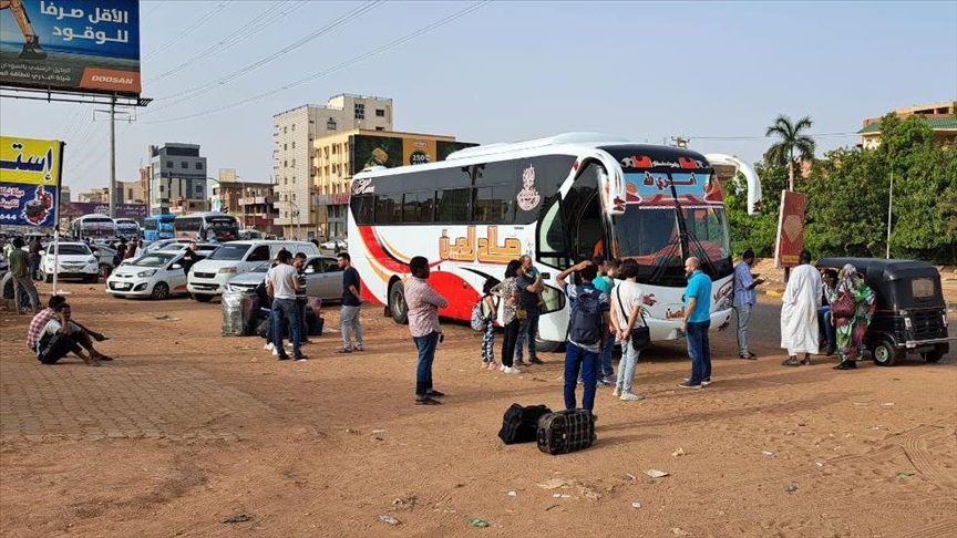 UK begins evacuation of British citizens from Sudan