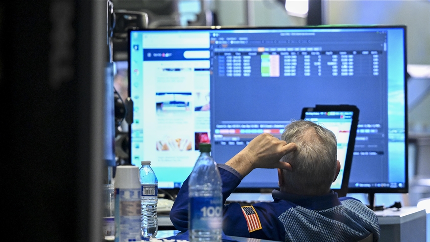 US stocks plummet 1.6% after Fed shakes markets with another rate hike