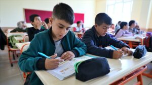 Deprem nedeniyle naklini başka ile aldıran öğrencilerden 94 bin 12'si okuluna döndü