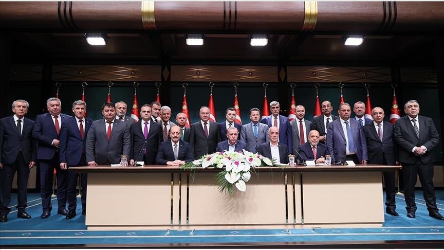 Turkish president announces wage hike for public workers