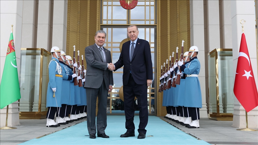 Turkish president meets head of Turkmen council in Ankara