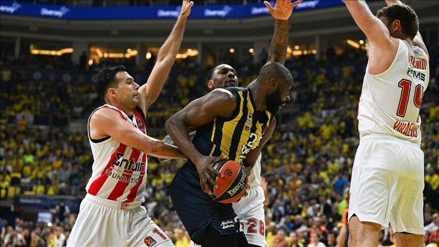 Olympiacos beat Fenerbahce Beko 72-71 to lead series 2-1 in EuroLeague